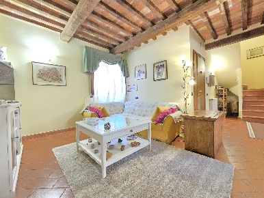 Foto Rustico a Camaiore Camaiore Paese di 90 m² con 9 locali in vendita