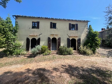 Foto Rustico a Monterotondo Marittimo di 305 m² con 8 locali in vendita