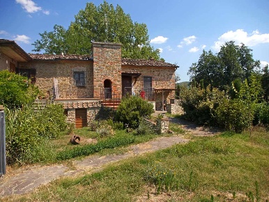 Foto Rustico a Bucine Pietraviva di 180 m² con 5 locali in vendita