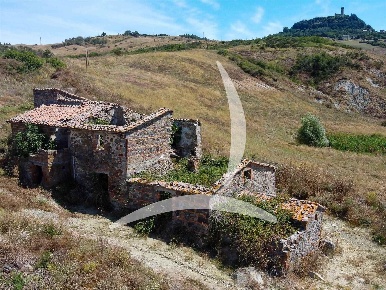 Foto Rustico a Radicofani Centro di 270 m² con 5 locali in vendita