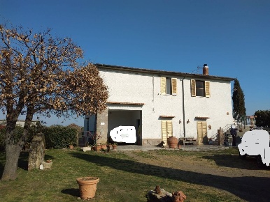 Foto Rustico a Roccastrada di 100 m² con 6 locali in vendita