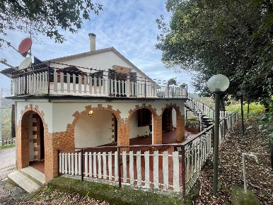 Foto Rustico a Massa Marittima di 310 m² con 15 locali in vendita