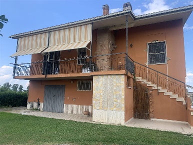 Foto Rustico a Grosseto Stazione - Via Roma di 120 m² con 6 locali