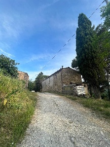 Foto Rustico a Pomarance di 200 m² con 6 locali in vendita