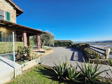 Foto Rustico in via  tofori, Capannori Camigliano di 220 m² con 8 locali