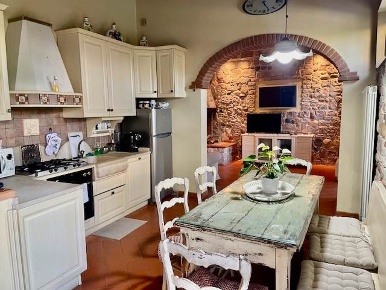 Foto Rustico in Via del Leone 109, Prato Castelnuovo di 120 m² con 6 locali