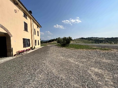 Foto Rustico in Belvedere Sariano 1, Gropparello di 400 m² con 10 locali