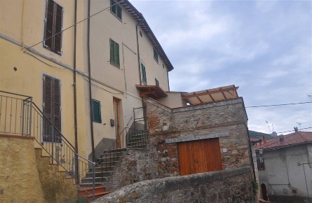 Foto Rustico in Via della chiesa, Santa Luce di 320 m² con 12 locali