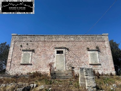 Foto Rustico a Ceglie Messapica di 1200 m² con 12 locali in vendita