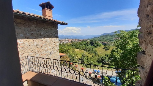 Foto Rustico a Molazzana Sassi di 310 m² con 10 locali in vendita