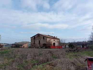Foto Rustico a Maranello Centro di 1000 m² con 10 locali in vendita