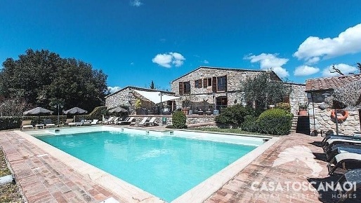 Foto Rustico a Roccastrada di 830 m² con 23 locali in vendita