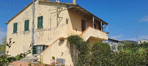 Foto Rustico in sp 159, Scansano di 160 m² con 10 locali in vendita