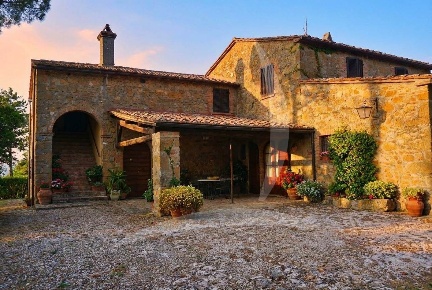 Foto Rustico a Pienza Centro di 600 m² con 10 locali in vendita