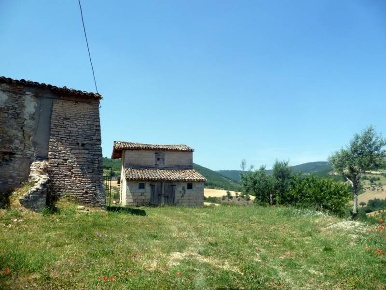 Foto Rustico a San Severino Marche di 250 m² con 6 locali in vendita