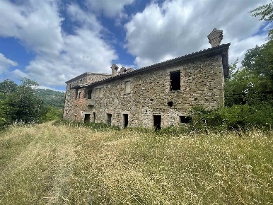 Foto Rustico a Gubbio Colpalombo di 437 m² con 17 locali in vendita