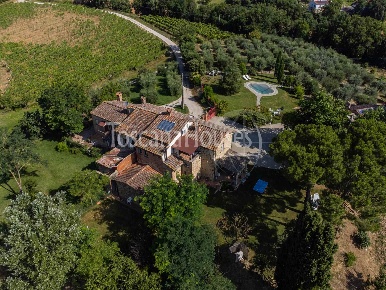 Foto Rustico a Lucignano Centro di 170 m² con 6 locali in vendita