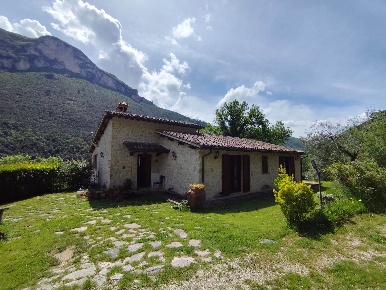 Foto Rustico a Ferentillo di 310 m² con 14 locali in vendita