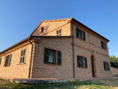 Foto Rustico a Maiolati Spontini di 240 m² con 10 locali in vendita
