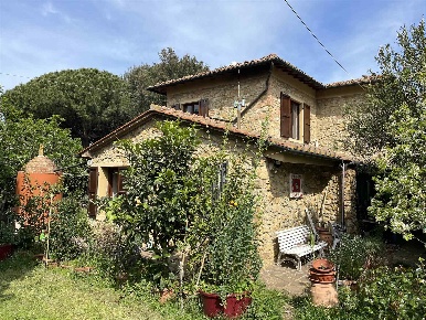 Foto Rustico in Strada provinciale del Poggetto, Guardistallo di 370 m²