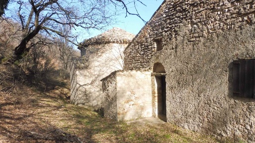 Foto Rustico a San Severino Marche di 120 m² con 8 locali in vendita