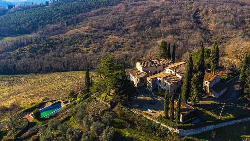 Foto Rustico a Scarperia e San Piero di 394 m² con 20 locali in vendita