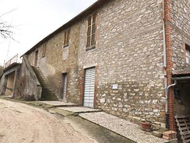 Foto Rustico a Passignano sul Trasimeno Centro di 285 m² con 5 locali