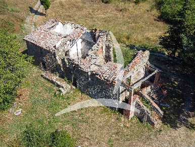 Foto Rustico a Radicofani Centro di 500 m² con 12 locali in vendita