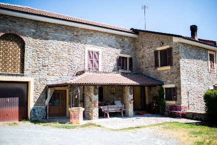 Foto Rustico a Cavatore di 300 m² con 10 locali in vendita