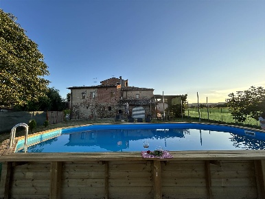 Foto Rustico a Sinalunga di 130 m² con 4 locali in vendita