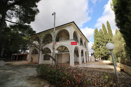 Foto Rustico in Strada Ostuni, Martina Franca di 532 m² con 16 locali