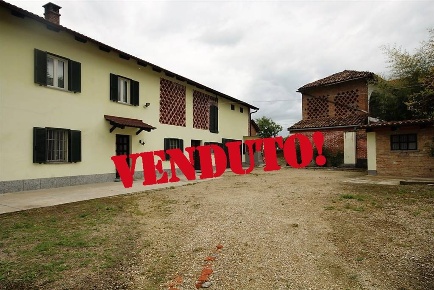 Foto Rustico a Neive di 323 m² con 7 locali in vendita