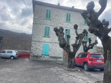 Foto Rustico a Gaggio Montano Abetaia di 800 m² con 40 locali in vendita