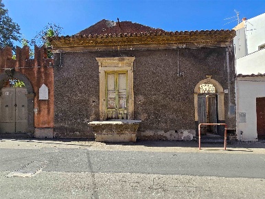 Foto Rustico in via Battiati 78, Aci Bonaccorsi Centro di 167 m² in vendita