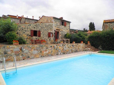 Foto Rustico a Castelnuovo di Val di Cecina di 100 m² con 4 locali