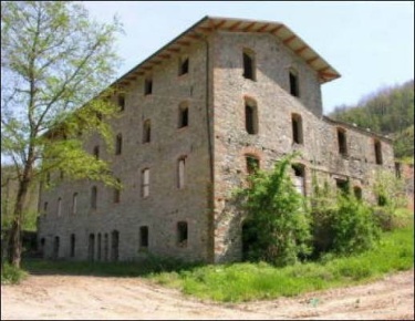 Foto Rustico a Fivizzano Centro di 2000 m² con 20 locali in vendita