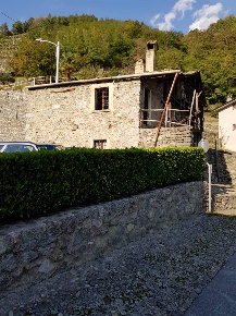 Foto Rustico in Via Somagna, Traona Centro di 166 m² con 4 locali