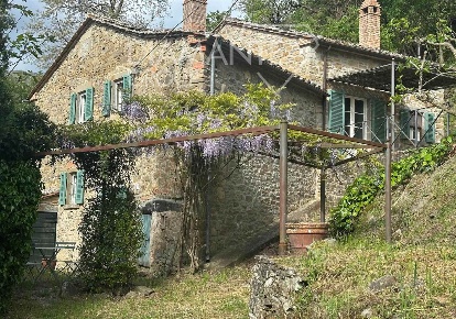 Foto Rustico a Cortona di 145 m² con 5 locali in vendita