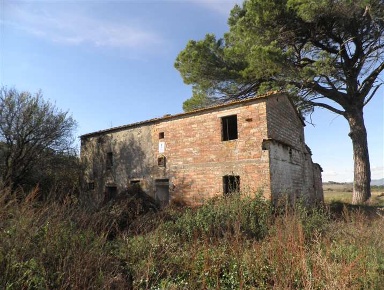 Foto Rustico a Pomarance di 250 m² con 7 locali in vendita