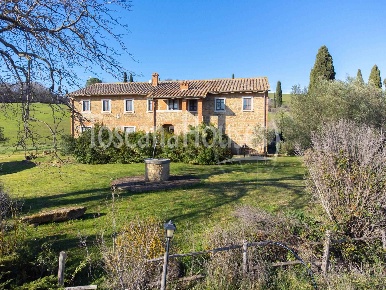 Foto Rustico a Pienza Centro di 450 m² con 18 locali in vendita