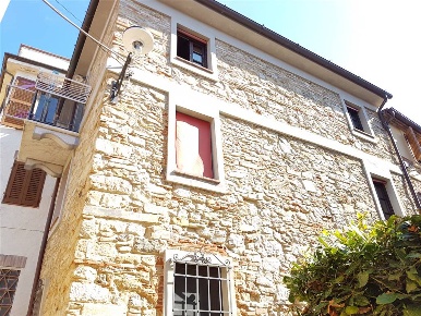 Foto Rustico a Massarosa Massarosa Paese di 90 m² con 6 locali in vendita