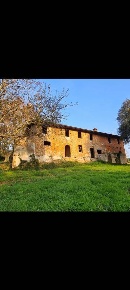 Foto Rustico a Collesalvetti Centro di 600 m² con 10 locali in vendita