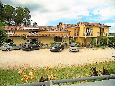Foto Rustico a Baschi Centro di 730 m² con 10 locali in vendita