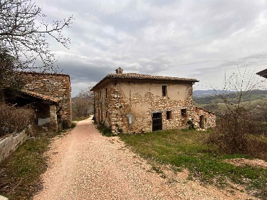 Foto Rustico a San Severino Marche Centro di 574 m² con 1 locali in vendita