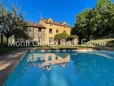 Foto Rustico a Molare di 257 m² con 10 locali in vendita
