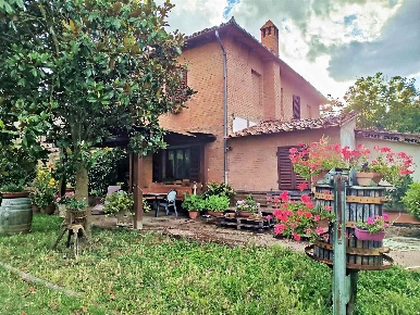 Foto Rustico in strada di fogliano 8, Siena di 714 m² con 11 locali