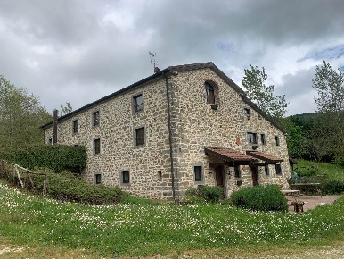 Foto Rustico a Firenzuola di 957 m² con 10 locali in vendita