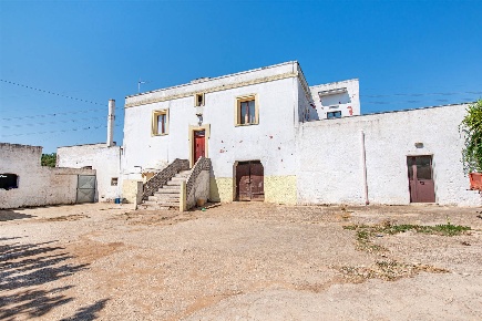 Foto Rustico in Contrada La Riccia, Crispiano di 585 m² con 21 locali