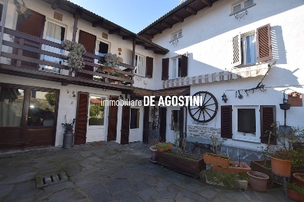 Foto Rustico in Piazza Angelo Gnemmi, Arona Revislate di 250 m² in vendita