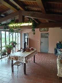 Foto Rustico a Castelvetro Piacentino di 599 m² con 16 locali in vendita